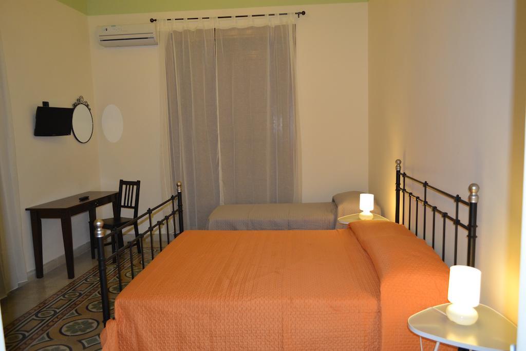 Camera Matrimoniale con Letto Supplementare